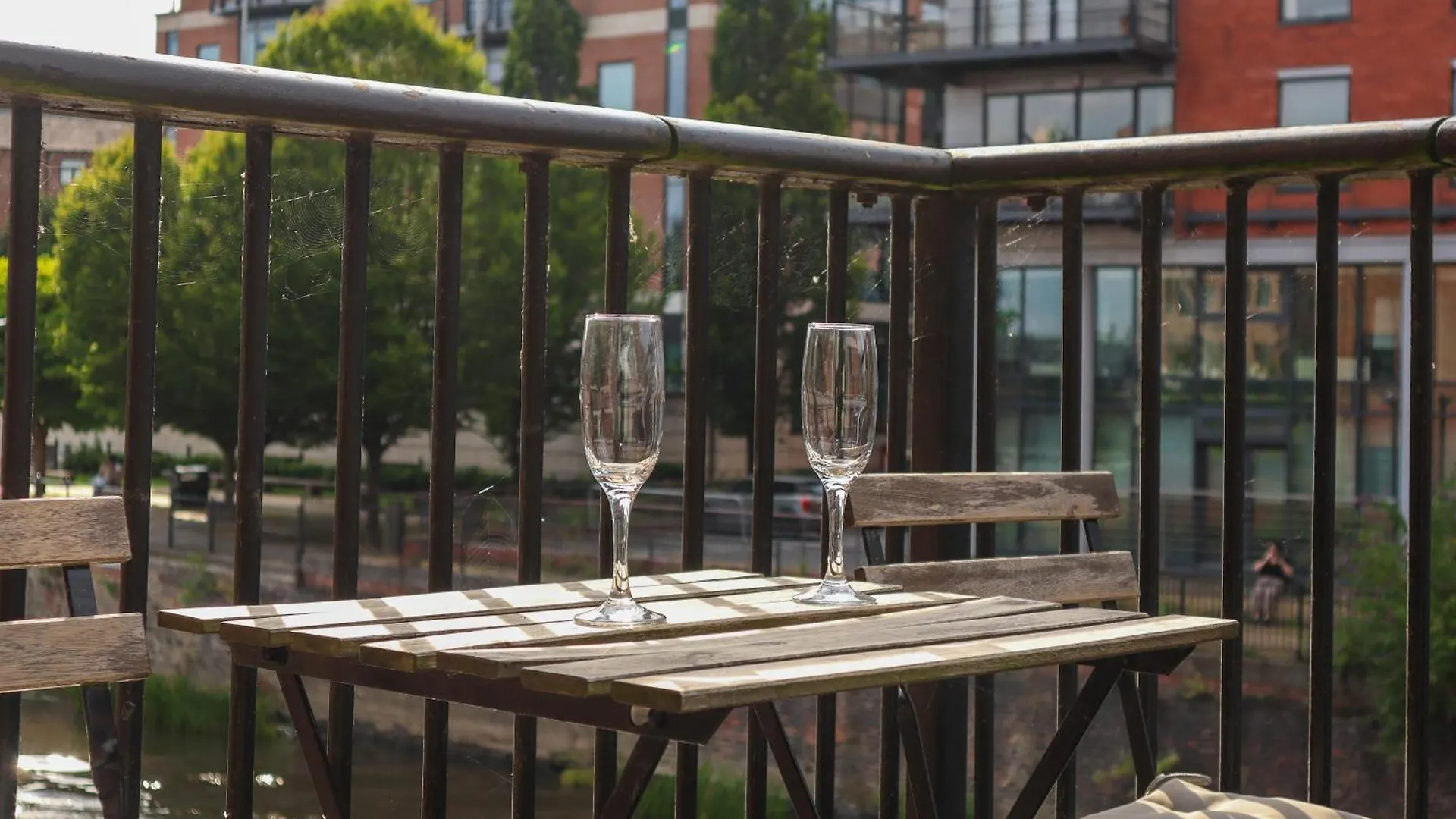 Beautiful 2 Bed Apartment - City Centre - Free Private Parking - Perfect For Families And Professionals ليدز