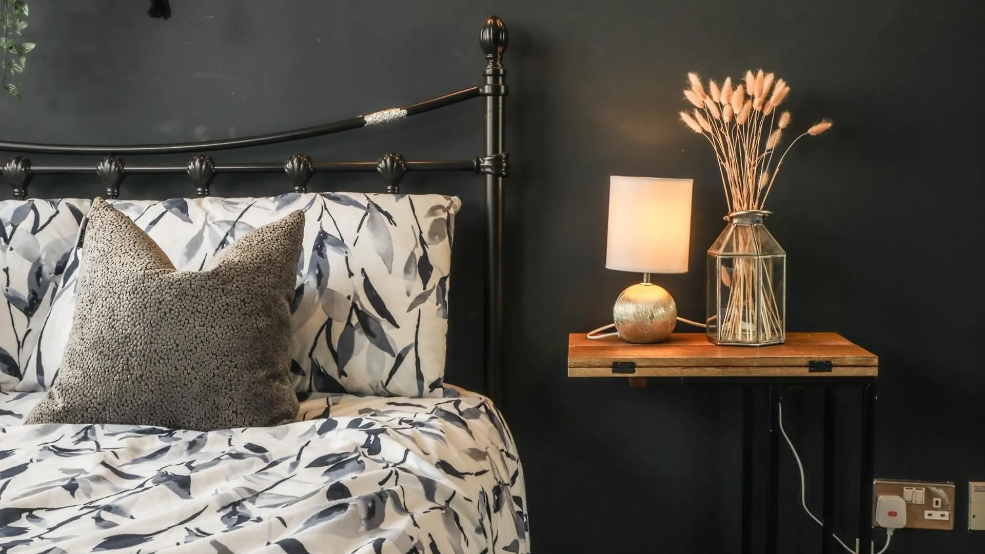 Beautiful 2 Bed Apartment - City Centre - Free Private Parking - Perfect For Families And Professionals Leeds   Leeds (West Yorkshire)